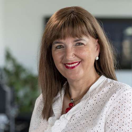 Julia Conde - Compras y Ventas España & Francia Imagen de Julia Conde: Departamento de Compras y Ventas España y Francia de Aribas Printing Machinery